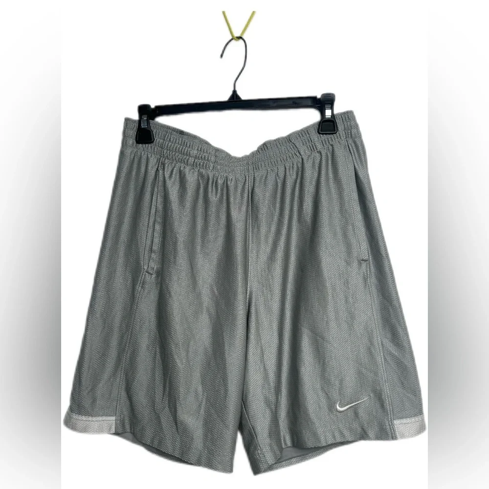 Nike Gray Athletic Shorts Lightweight Drawstring Size Small‎